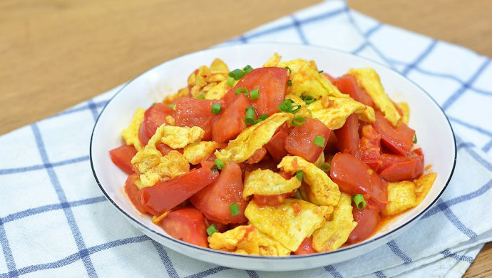 Chỉ 10 phút có ngay món trứng xào cà chua thơm ngon cho ngày bận rộn - Ảnh 1
