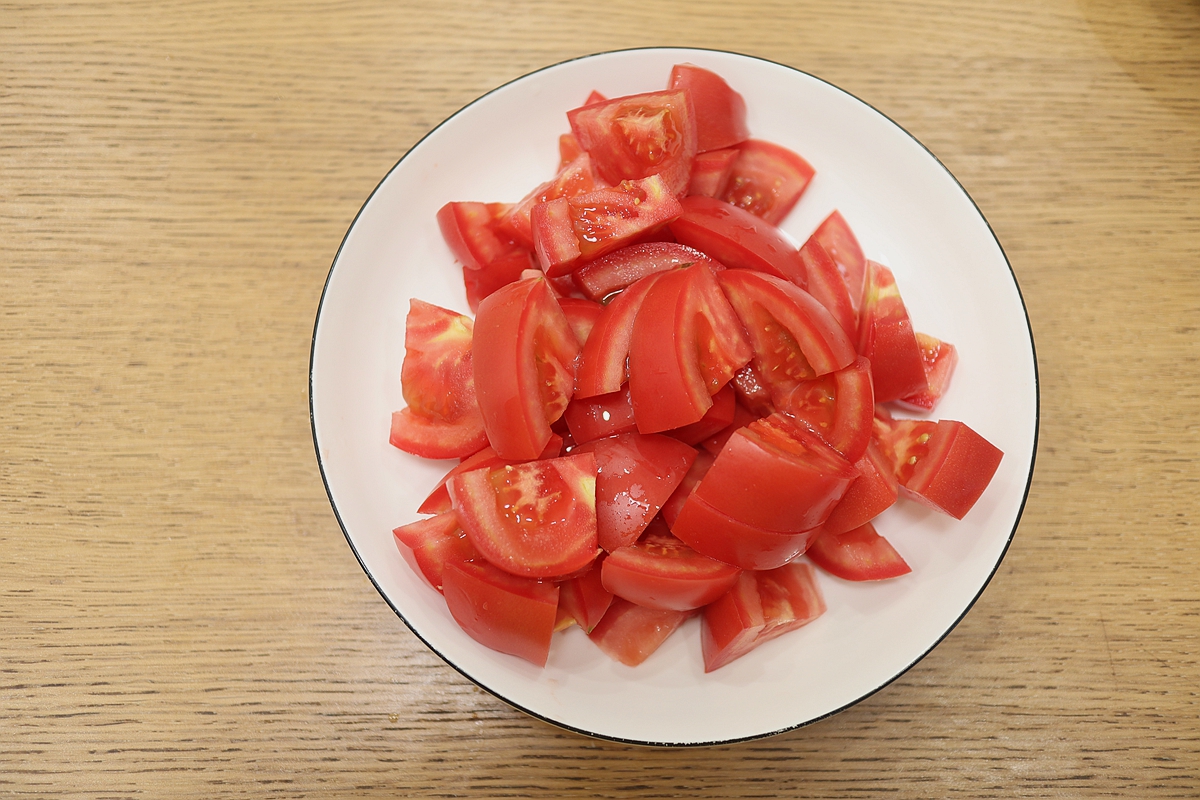 Chỉ 10 phút có ngay món trứng xào cà chua thơm ngon cho ngày bận rộn - Ảnh 2