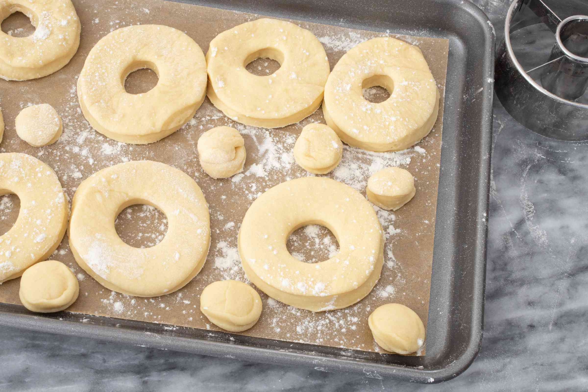 Cách làm bánh donut bằng nồi chiên không dầu - Ảnh 6