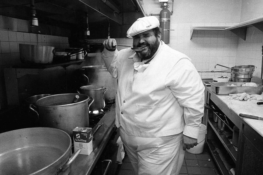 Đầu bếp Paul Prudhomme đã phát minh ra kỹ thuật blackening vào những năm 1980 ở New Orleans.