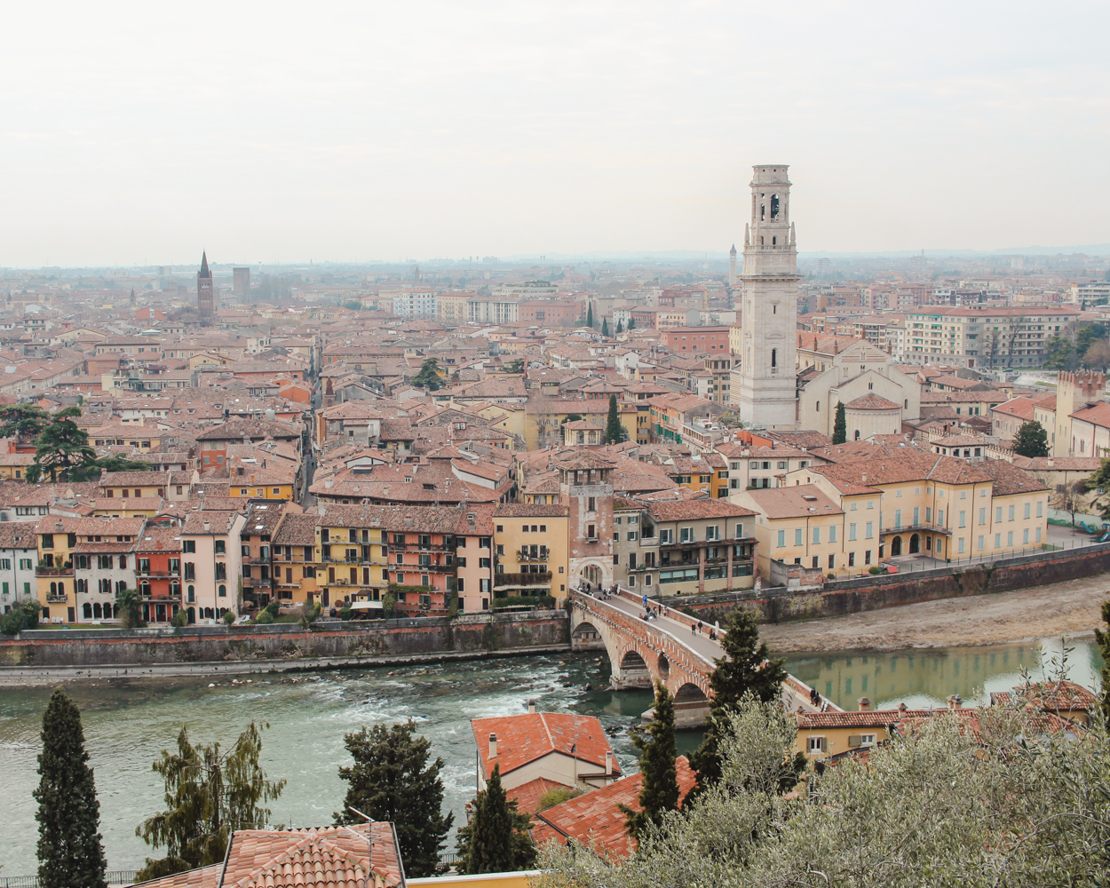 Verona không phải là thành phố nổi tiếng nhất ở Ý, như Rome, Venice hay Milan, nhưng bạn chắc chắn nên đưa nó vào hành trình đến Ý của mình.