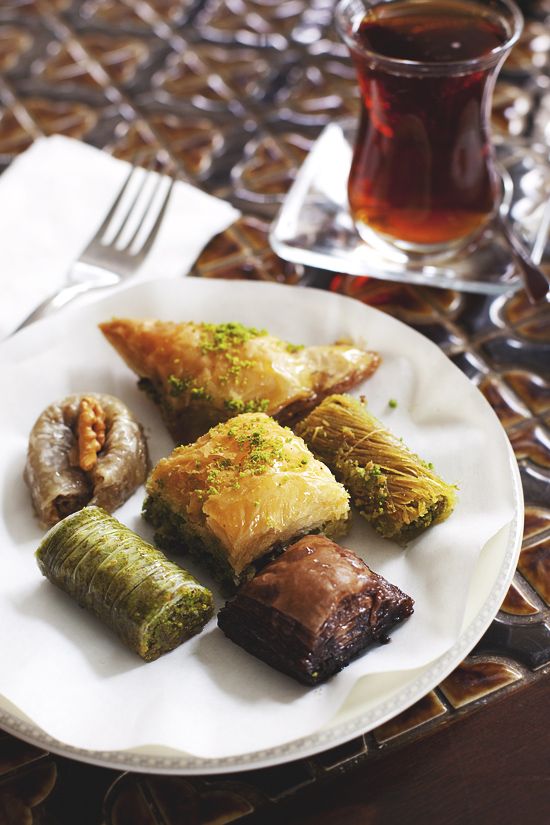 Người dân địa phương sẽ thưởng thức bánh cùng với trà đen, loại trà truyền thống của Thổ Nhĩ Kỳ.