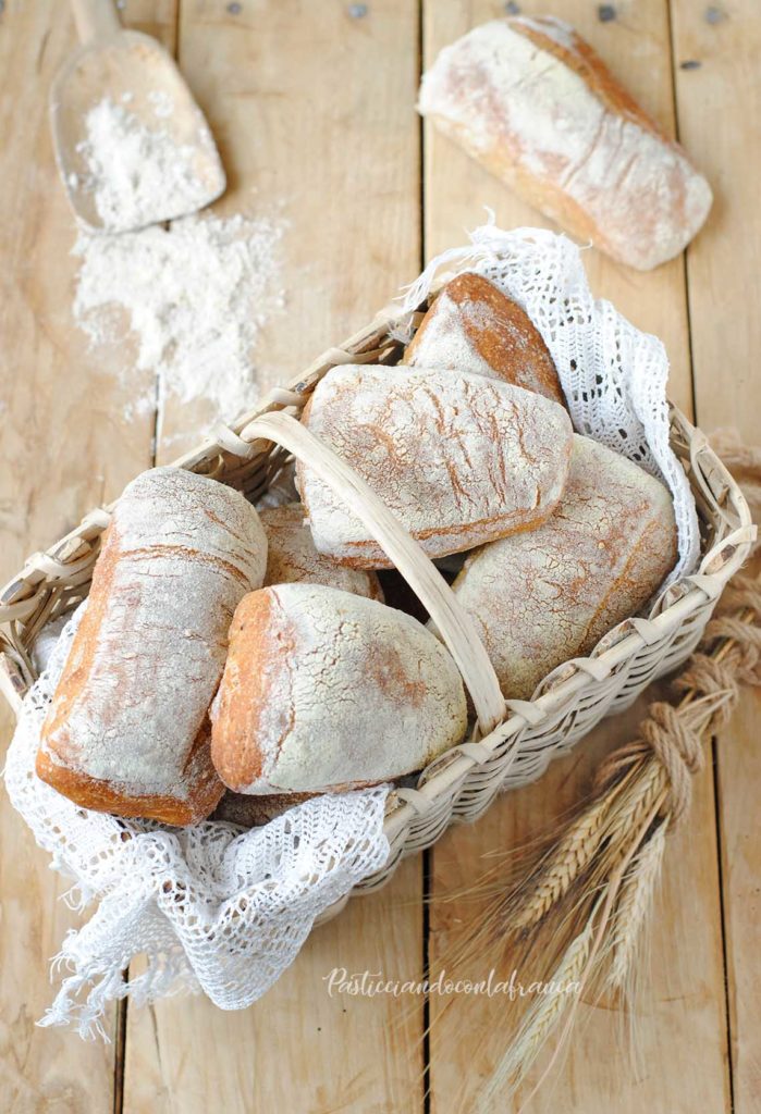 Ciabatta, bánh mì hình “chiếc dép” độc đáo của Ý nổi tiếng khắp thế giới  - Ảnh 2