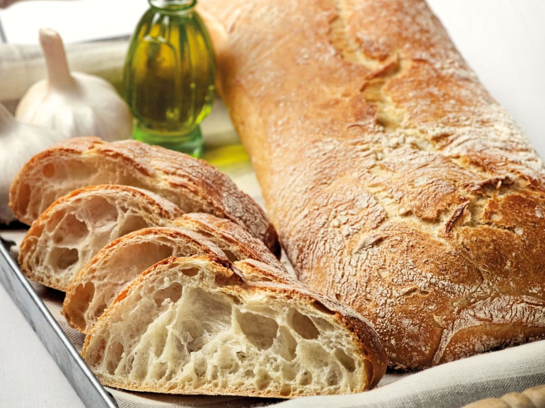 Ciabatta, bánh mì hình “chiếc dép” độc đáo của Ý nổi tiếng khắp thế giới  - Ảnh 3