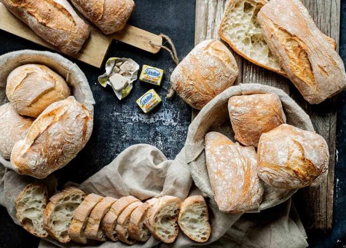 Ciabatta, bánh mì hình “chiếc dép” độc đáo của Ý nổi tiếng khắp thế giới  - Ảnh 4