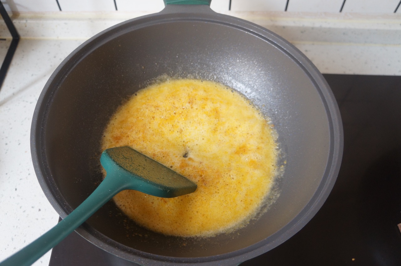 Cách làm cánh gà sốt trứng muối lạ miệng, ngon cơm cho cả nhà - Ảnh 6