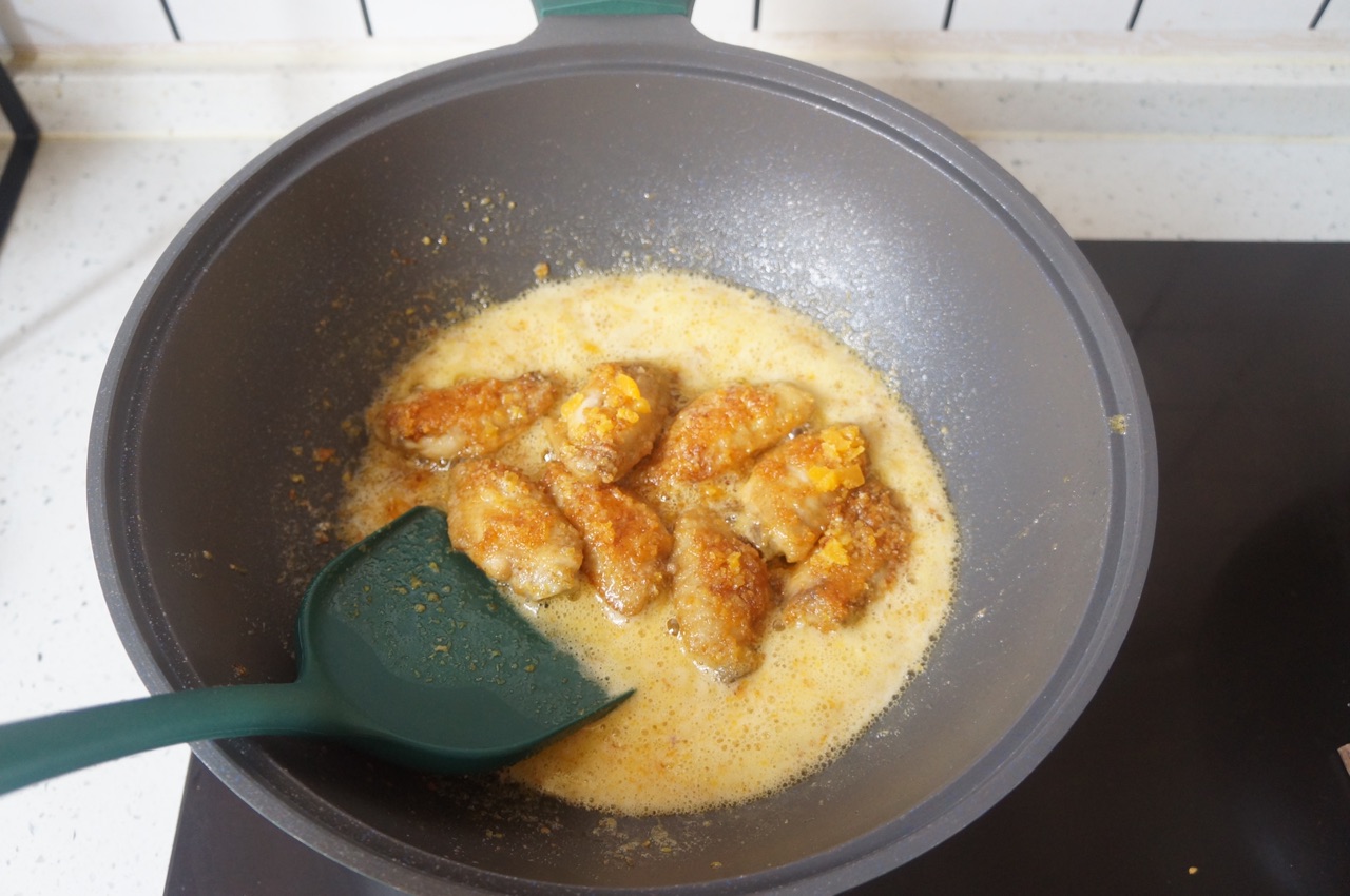 Cách làm cánh gà sốt trứng muối lạ miệng, ngon cơm cho cả nhà - Ảnh 7