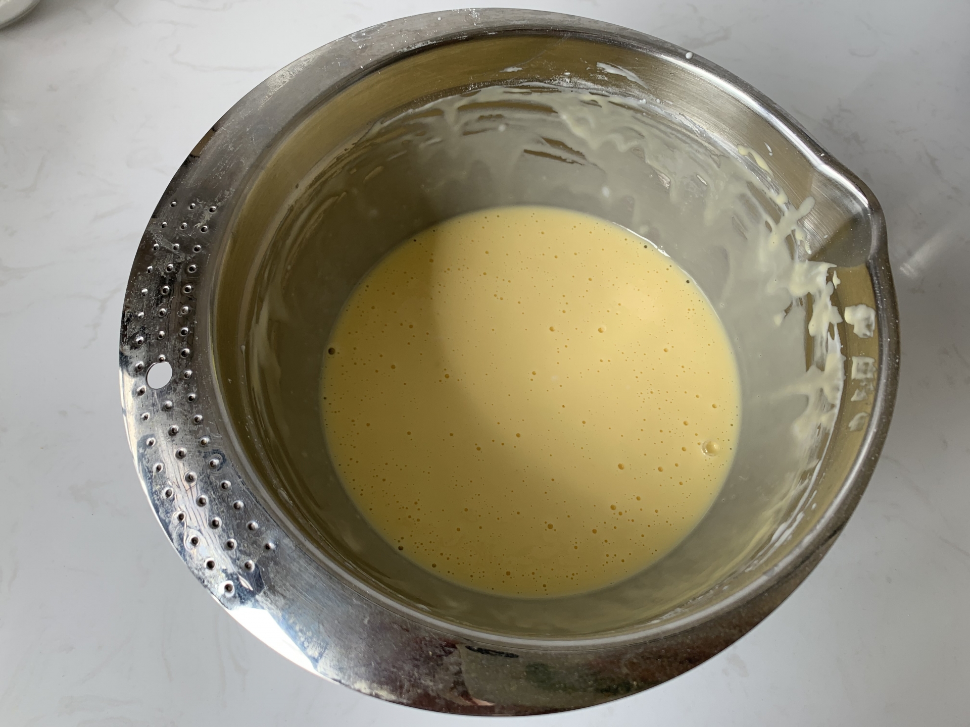 Cách làm bánh bông lan sữa chua mềm ẩm thơm ngon hơn cả tiệm - Ảnh 3