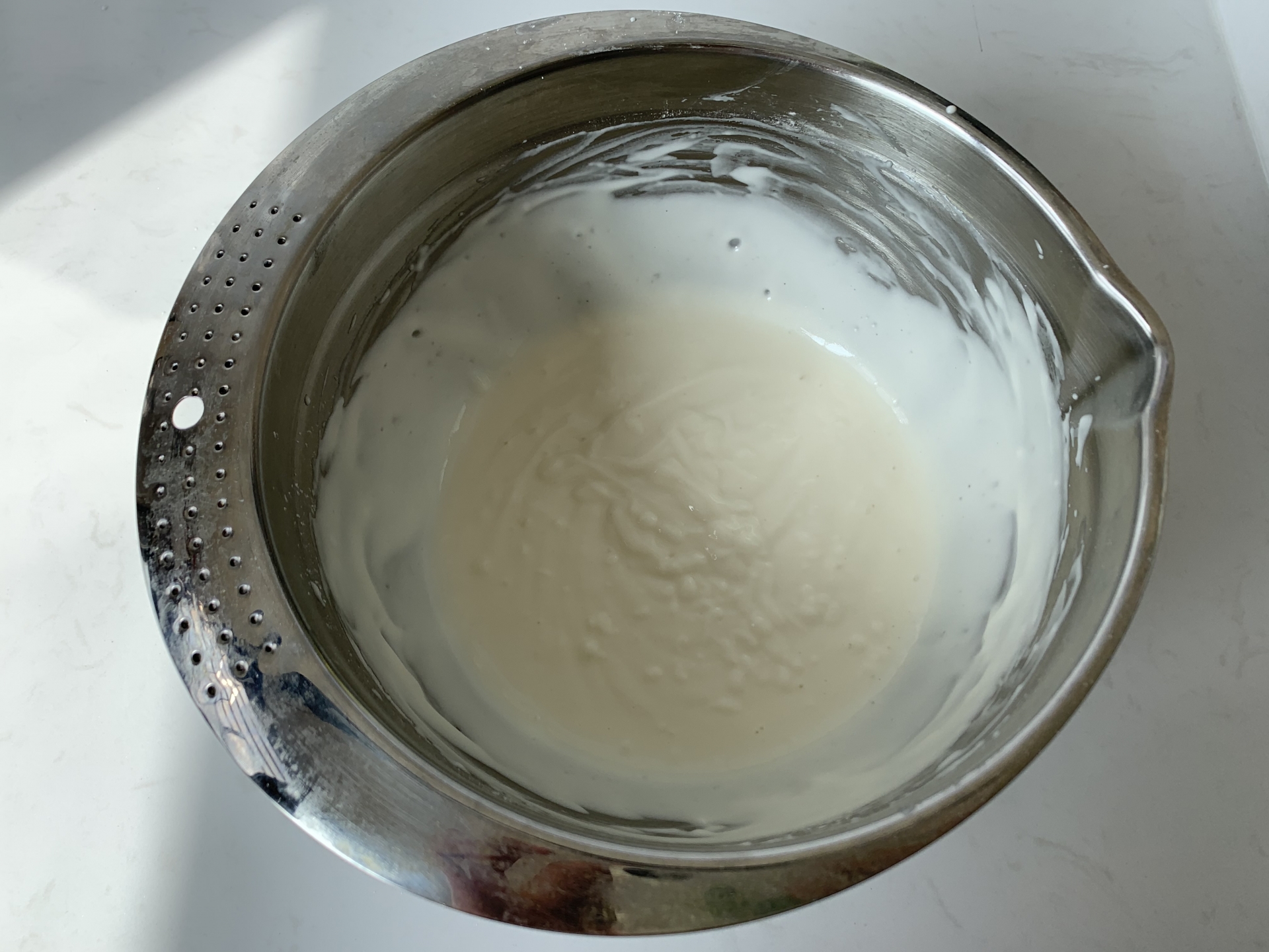 Cách làm bánh bông lan sữa chua mềm ẩm thơm ngon hơn cả tiệm - Ảnh 2