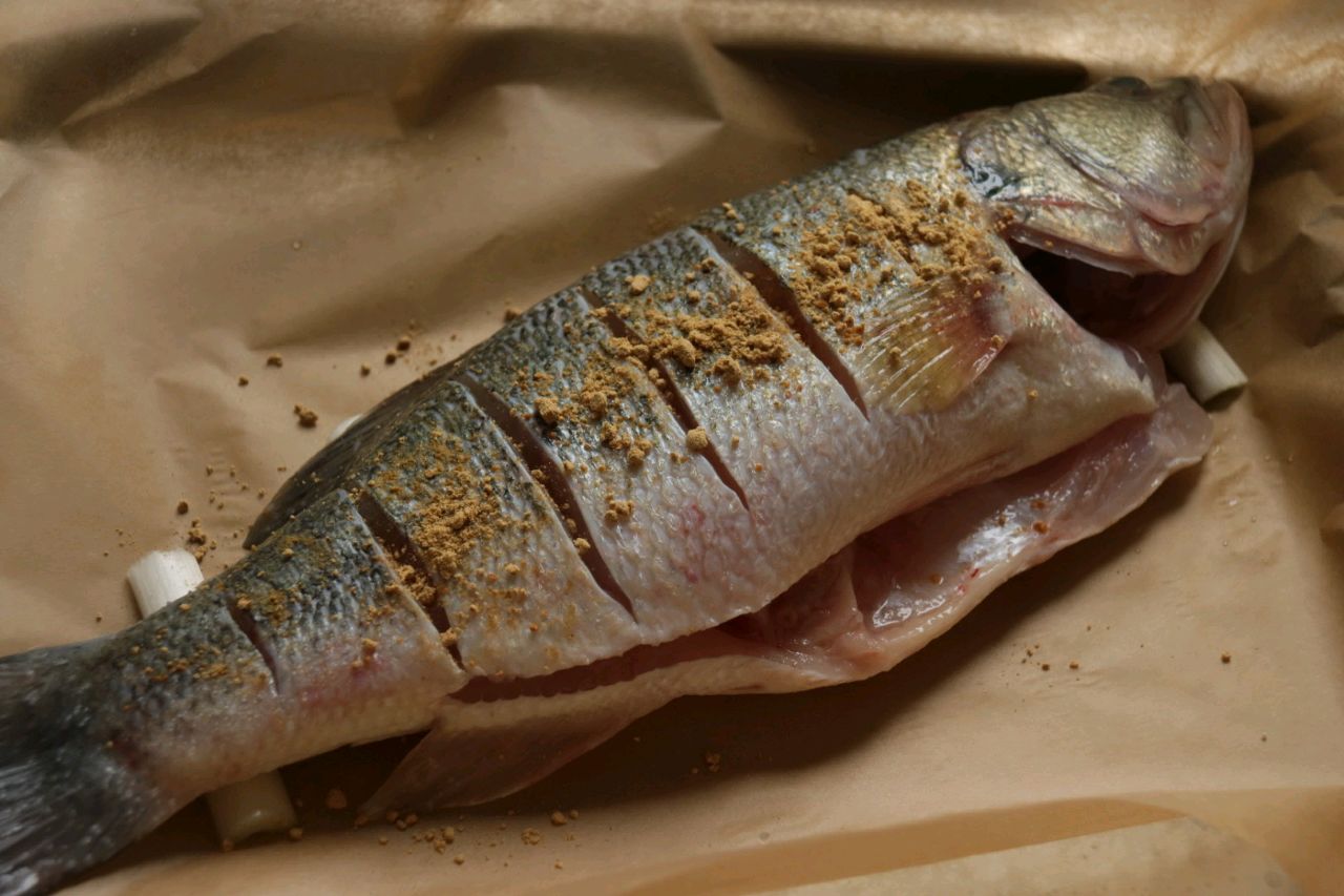 Cách làm món cá om tỏi thơm, ngon, đậm vị mà chế biến nhàn tênh - Ảnh 3