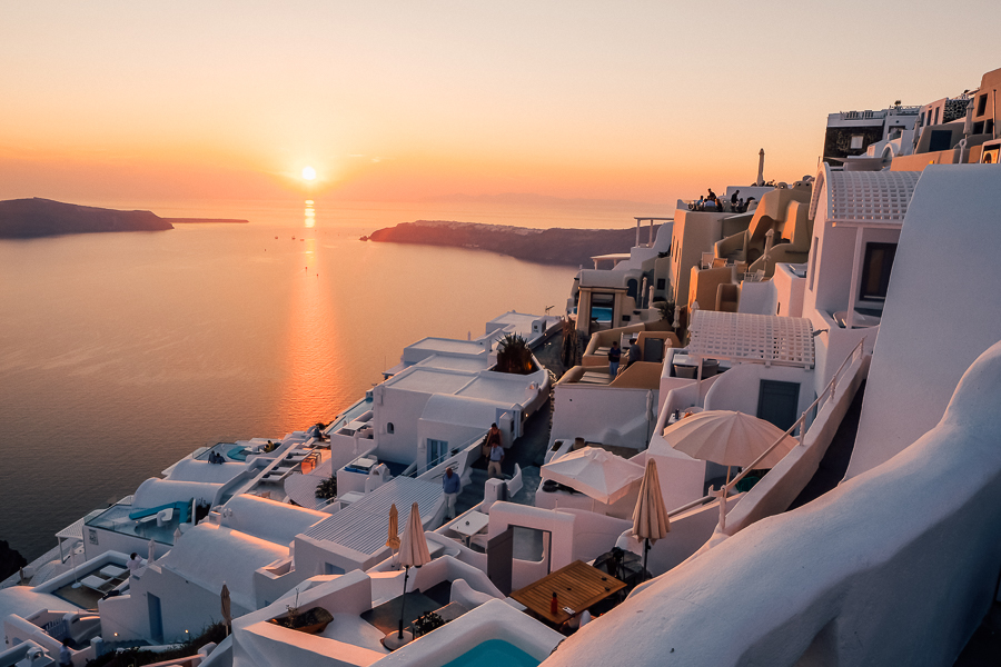 Hoàng hôn ở Santorini: Cảnh hoàng hôn lãng mạn xua tan mọi muộn phiền - Ảnh 9