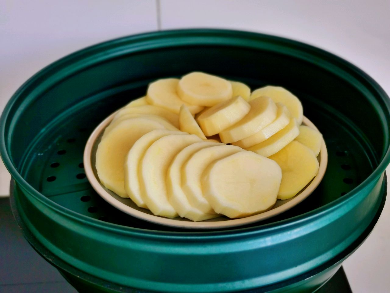 Cách làm khoai tây bỏ lò vừa dễ,  vừa ngon, cả nhà ăn đều gật gù khen ngon - Ảnh 2