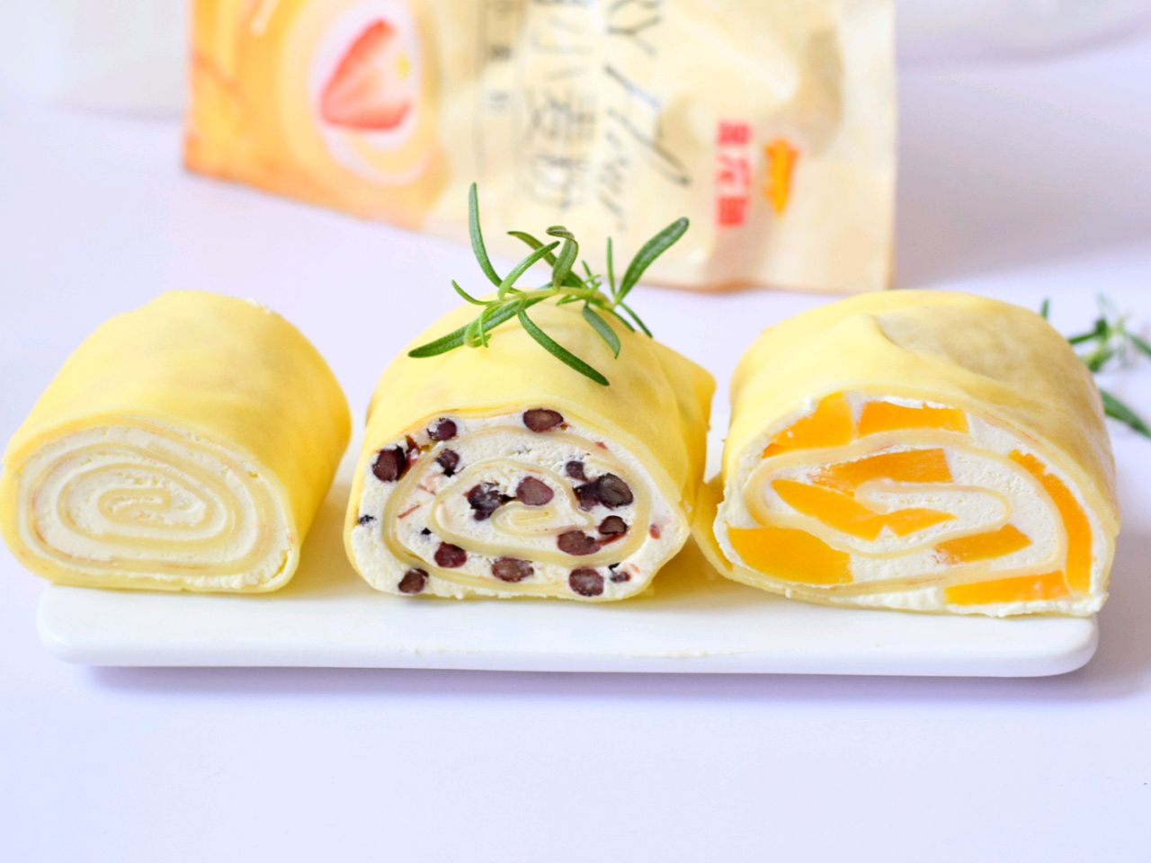 Cách làm bánh crepe cuộn kem tưởng khó mà hoá ra dễ không tưởng