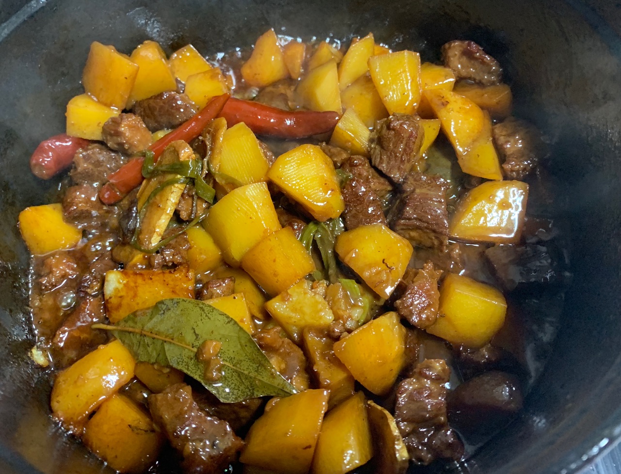 Công thức làm thịt bò kho khoai tây đậm vị ngon cơm - Ảnh 9