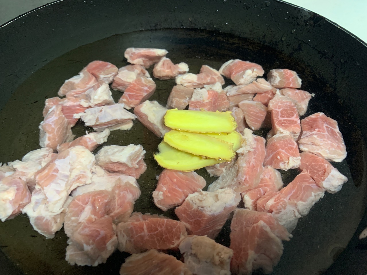 Công thức làm thịt bò kho khoai tây đậm vị ngon cơm - Ảnh 2