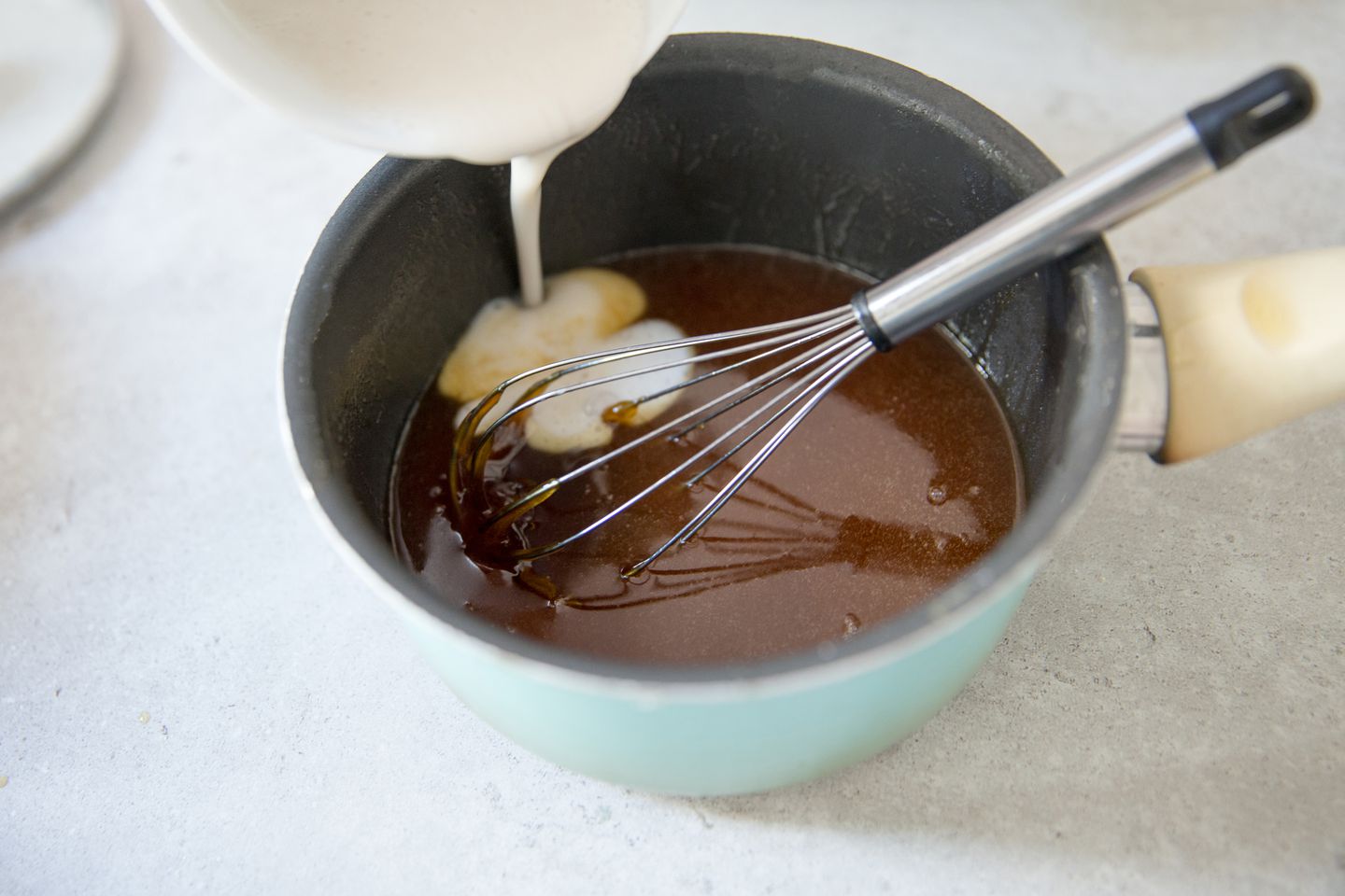 Cách pha caramel macchiato cực đơn giản tại nhà mà ngon như ở tiệm - Ảnh 4