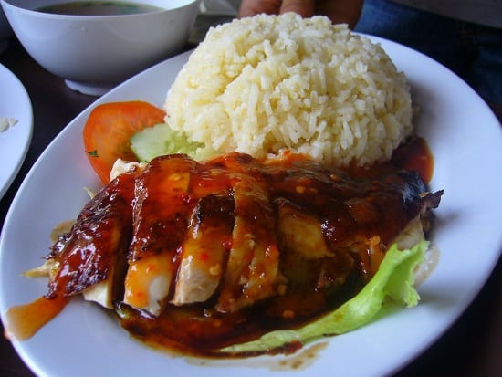 Nasi Ayam là món cơm gà truyền thống của Malaysia.