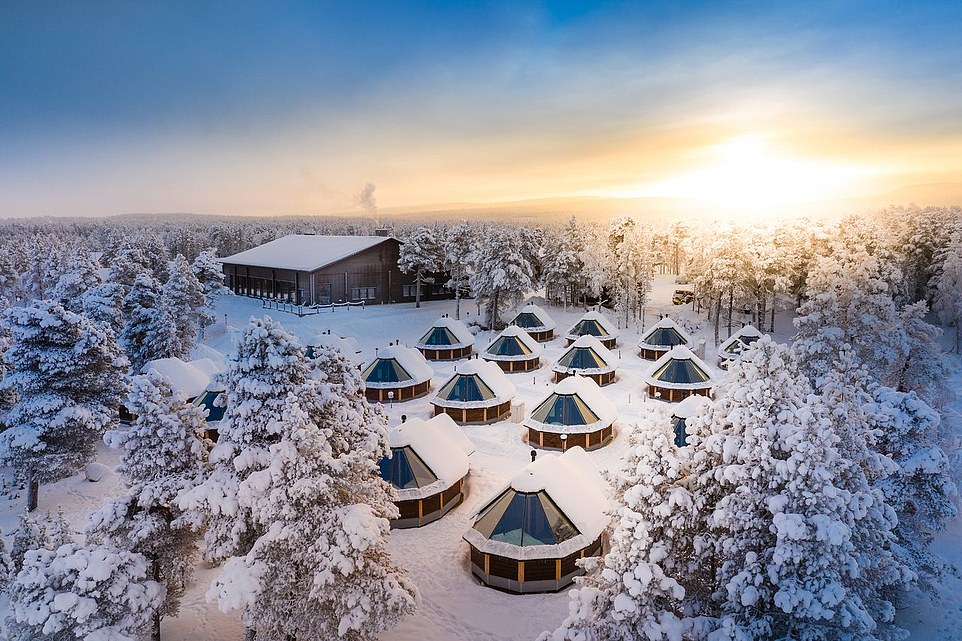 Wilderness Hotel Inari nằm bên Hồ Inari ở Bắc Cực xinh đẹp, có tầm nhìn cực kỳ ấn tượng và là vị trí lý tưởng để ngắm cực quang. 