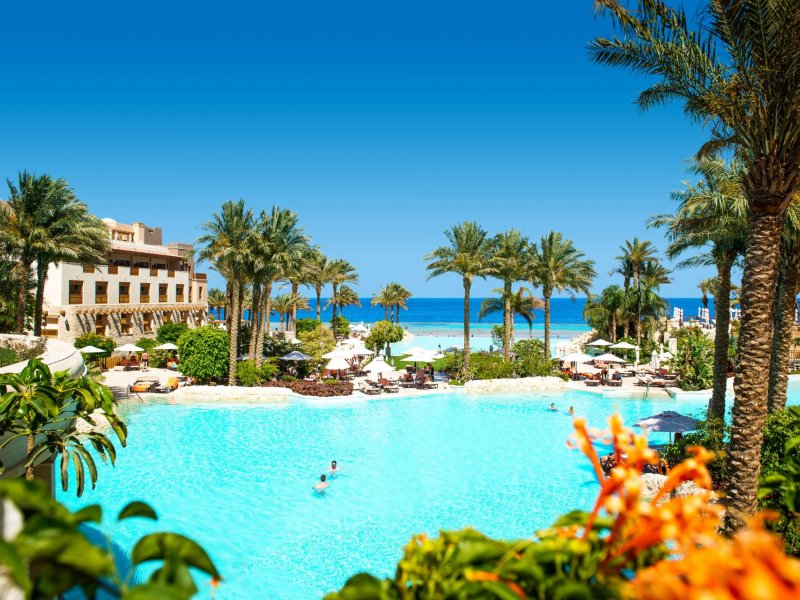 Được mô tả là “ốc đảo của sự thư giãn và yên bình”, Makadi Spa Hotel là một trong những khu nghỉ dưỡng chăm sóc sức khỏe lớn nhất ở khu vực Biển Đỏ. Nó có hơn 2.000 đánh giá xuất sắc trên Tripadvisor.