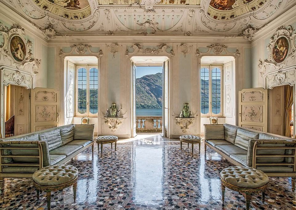 Khách sạn lớn này có từ 100 năm trước và tự mô tả mình như một “kiệt tác theo trường phái Tân nghệ thuật mang tính biểu tượng nằm trên bờ Tây của hồ Como”. 