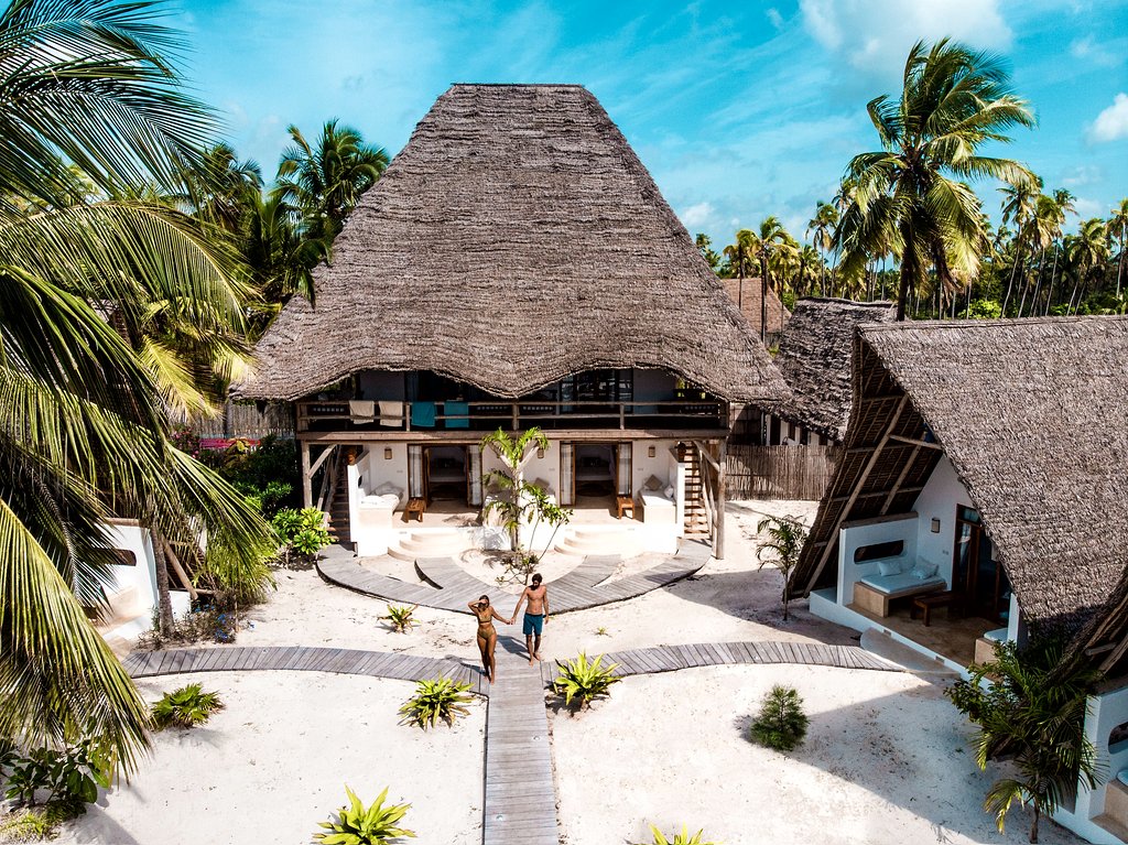Khách sạn boutique này chỉ cung cấp 8 bungalow tiện nghi và riêng biệt. Khách sạn được bao quanh bởi khung cảnh ngập tràn sắc xanh nhiệt đới, những cây cọ và bờ biển cát trắng.