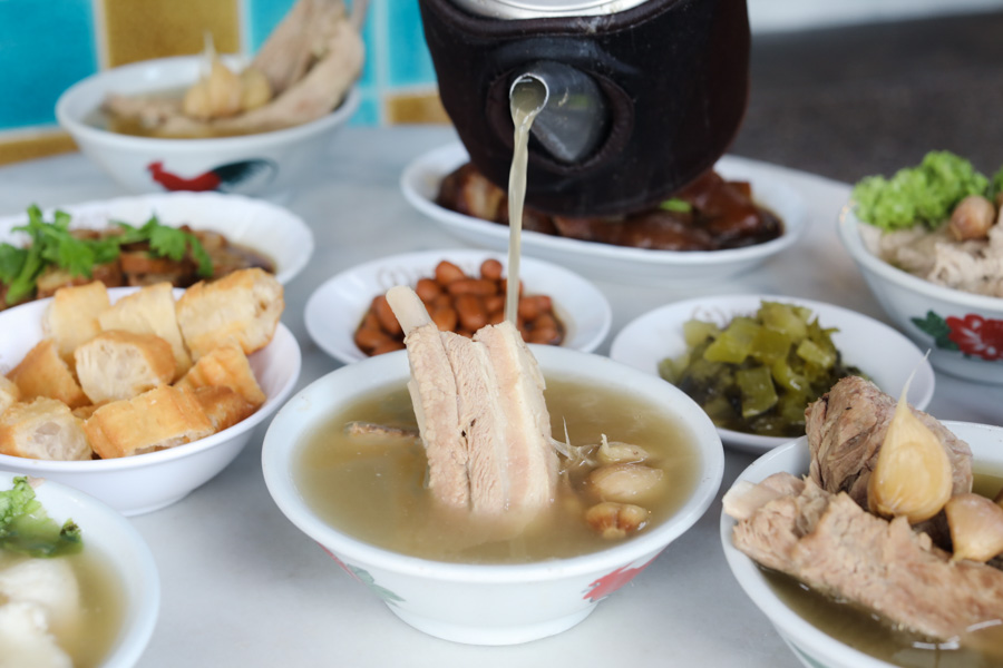 10 món ăn đặc sản nhất định phải thử cho bằng hết khi du lịch Singapore - Ảnh 1