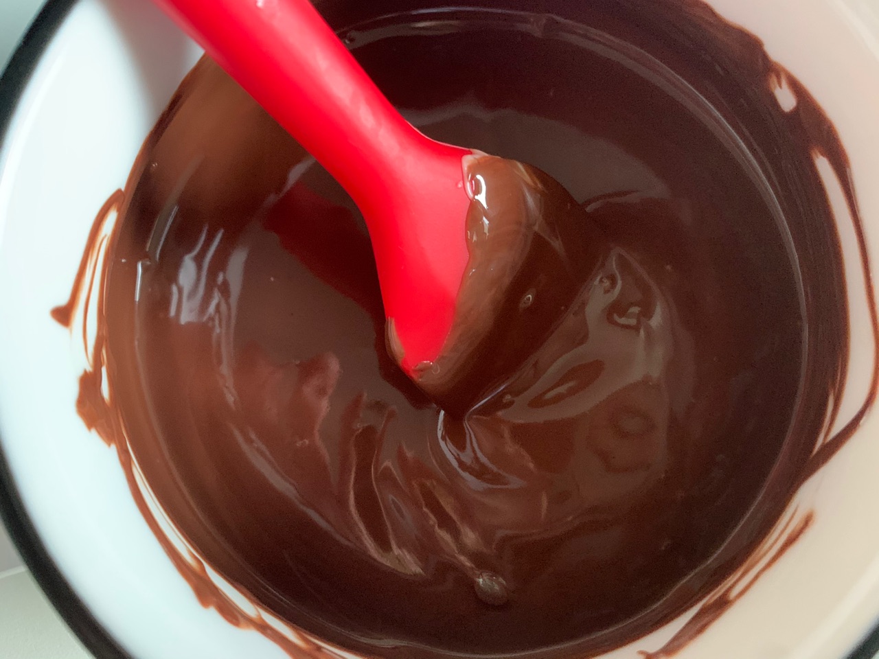 Cách làm kẹo socola phủ hạt đơn giản mà chất lượng - Ảnh 3