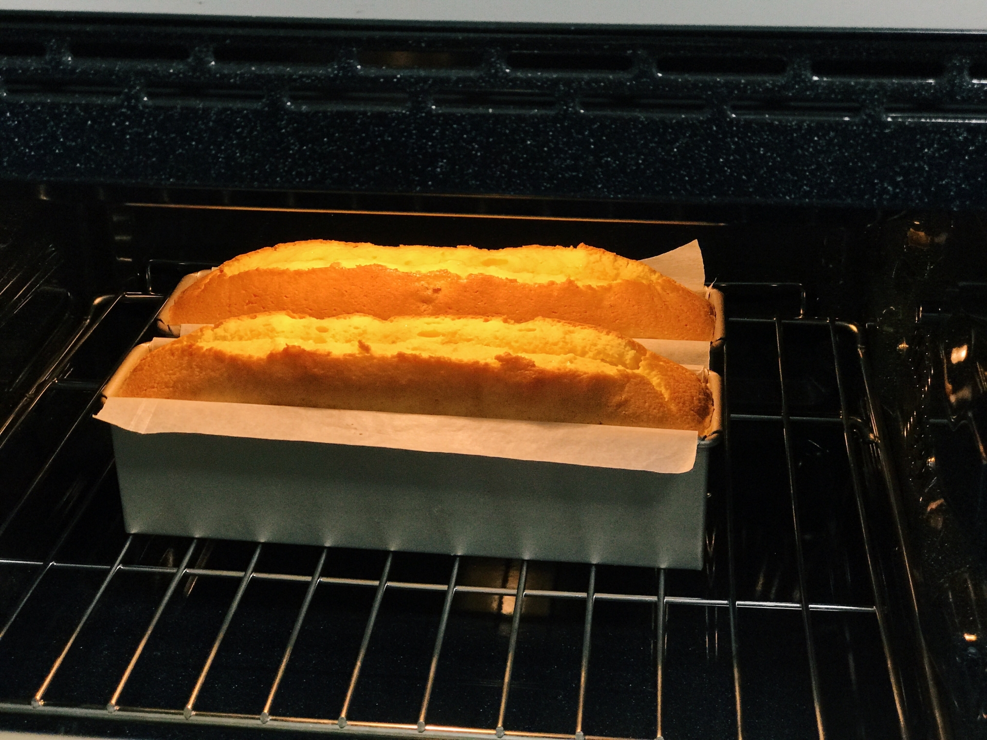 Cách làm bánh bông lan nho đơn giản mà ngon hết ý - Ảnh 10