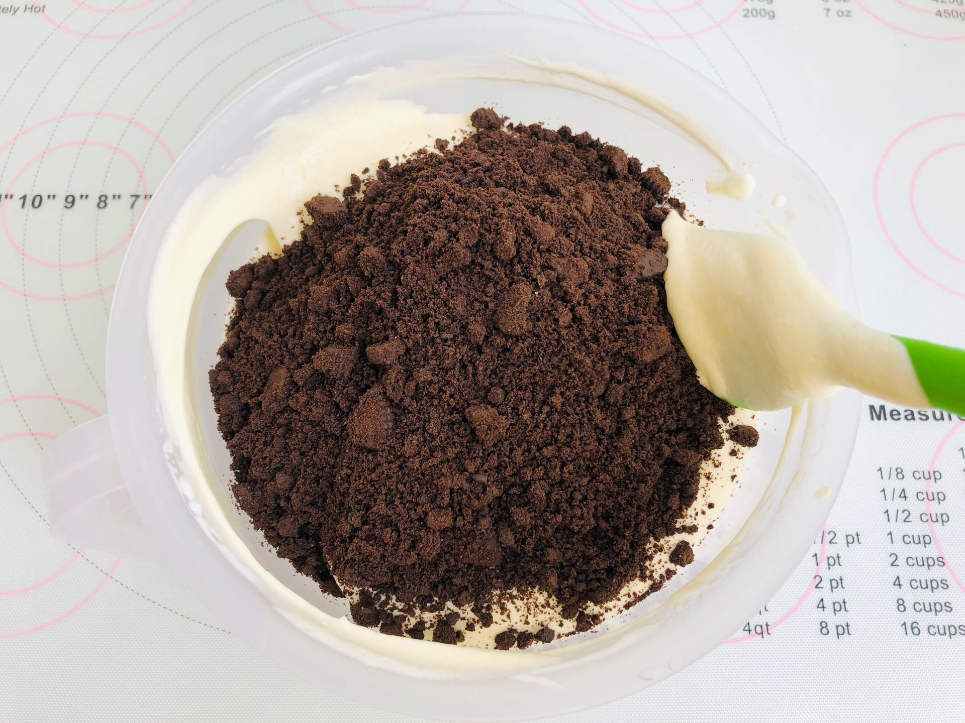 Cách làm kem que vị bánh quy chocolate hấp dẫn không cần dùng máy - Ảnh 10
