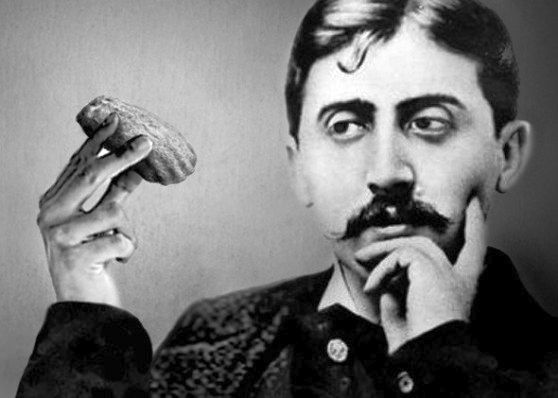 Proust đã viết về cách ông ăn một chiếc bánh Madeleina, nhúng trong trà và những ký ức về thời thơ ấu của ông tràn về.
