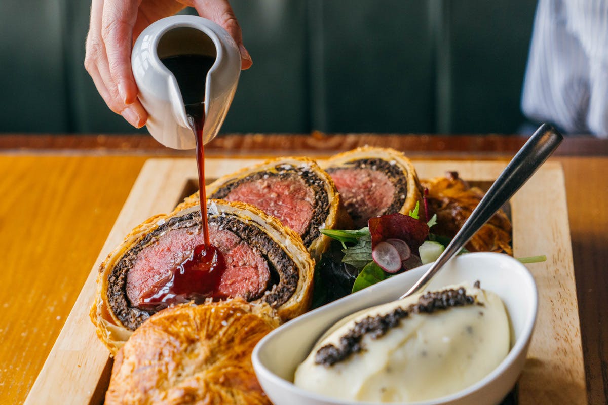 Mọi điều bạn cần biết về Beef Wellington, một món ăn đầy thách thức ngay cả đối với một đầu bếp giỏi - Ảnh 3