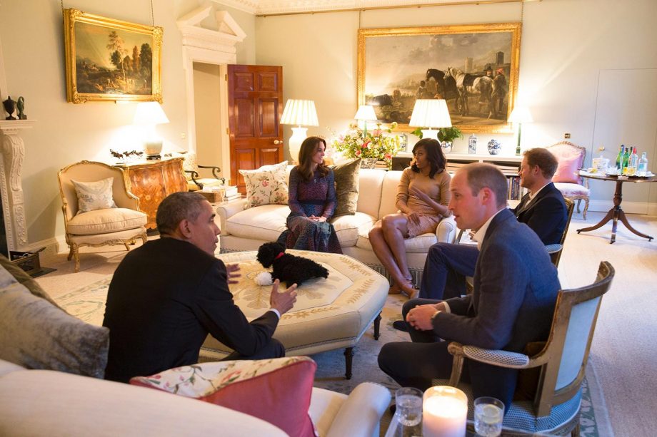 Vợ chồng Hoàng tử William đã tiếp đón vợ chồng Tổng thống Obama tại chính Cung điện Kensington.
