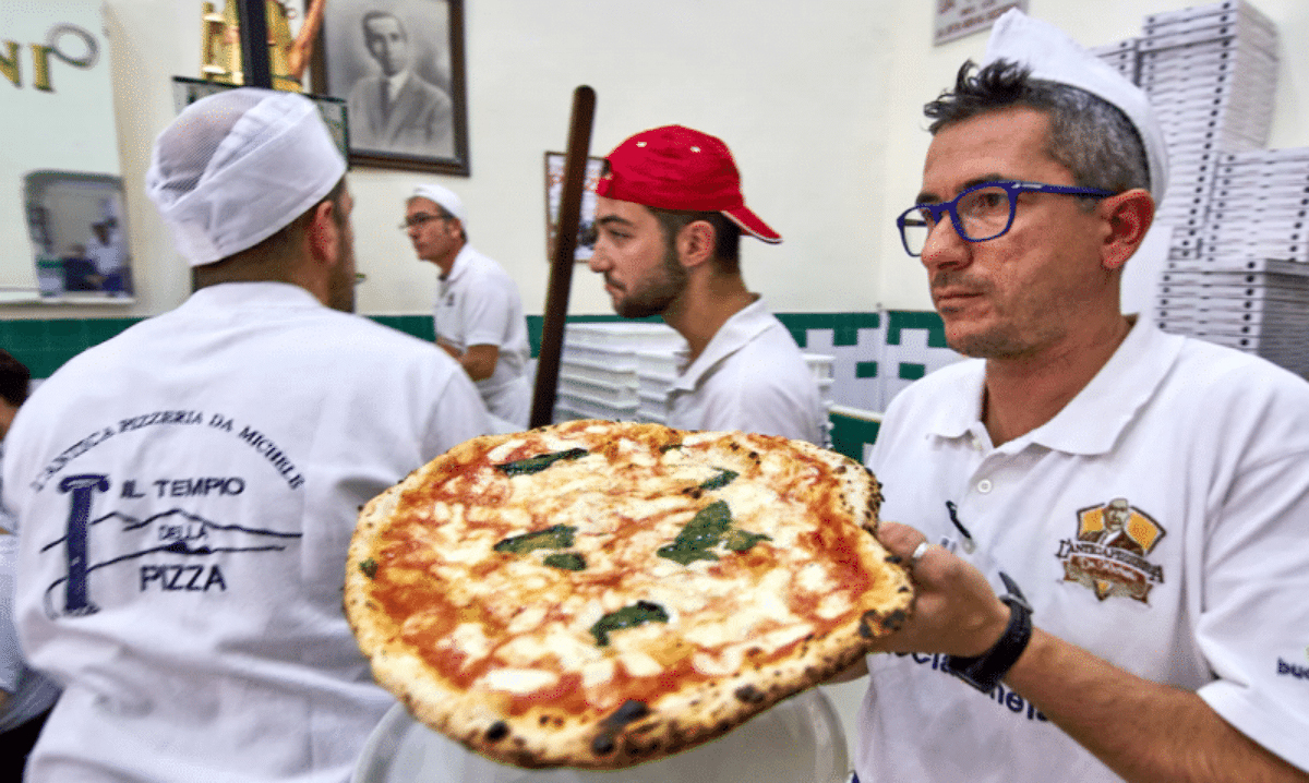 Pizzeria da Michele – tiệm pizza được 'Ăn, Cầu nguyện và Yêu' khen ngợi - Ảnh 3