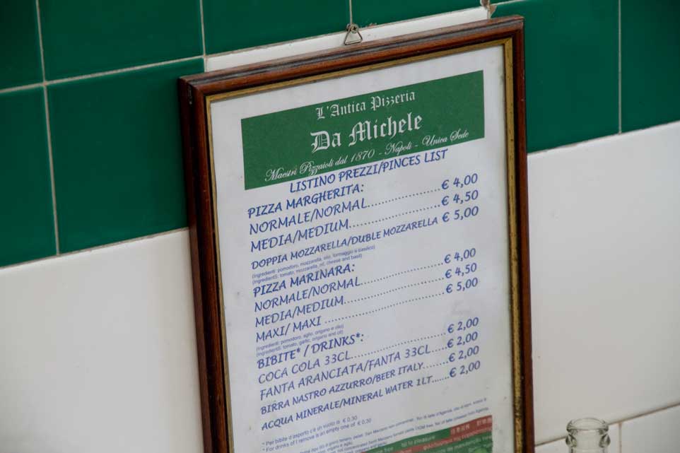 Chỉ khoảng chưa tới 120 ngàn đồng cho 1 chiếc bánh pizza cơ bản, đây là mức giá vô cùng hợp lý so với các tiệm pizza tại Ý.