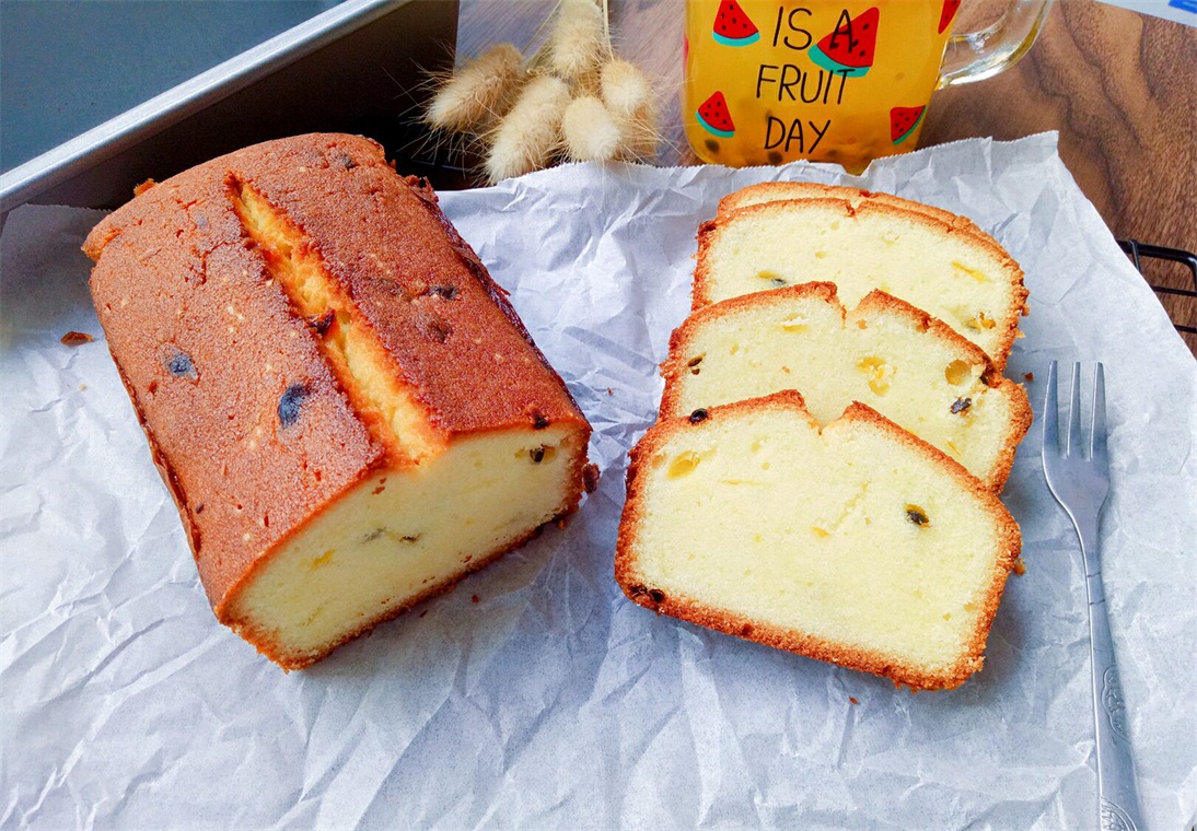 Cách làm bánh bông lan chanh leo chua ngọt, ăn vặt hay uống trà đều hợp