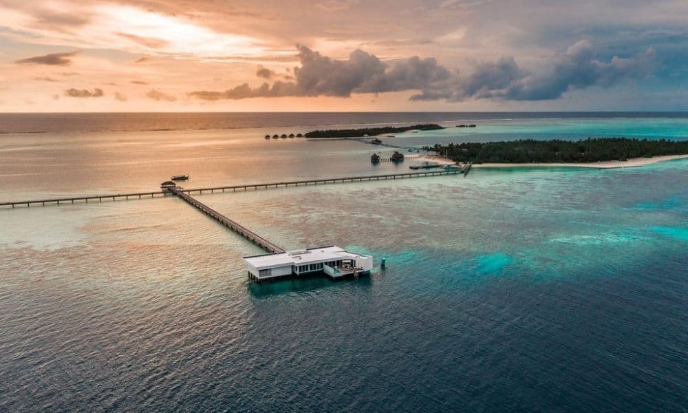 Trải nghiệm ngủ trong khách sạn dưới đáy biển giá 1,1 tỉ/ đêm ở Maldives - Ảnh 3