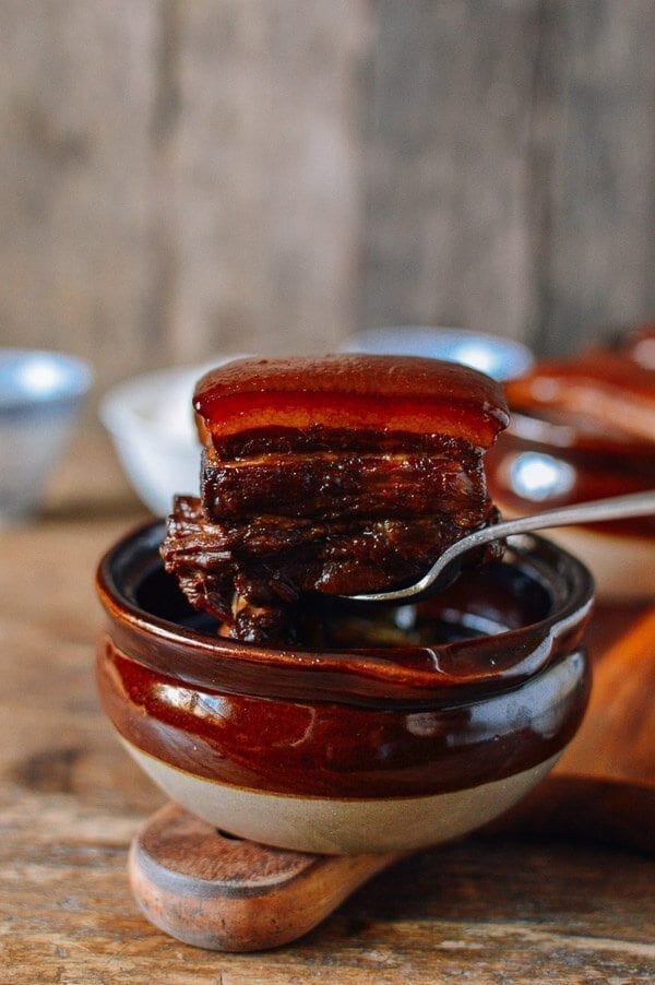 Mặc dù khá giống với thịt kho tàu, thế nhưng thịt kho Đông Pha lại có hương vị đậm đà và mùi thơm hấp dẫn hơn hẳn.