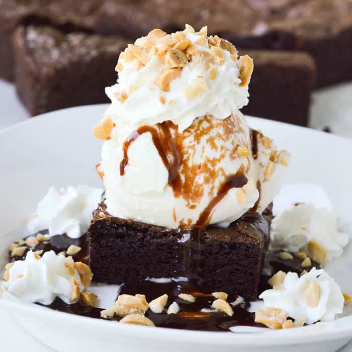 Brownies, món bánh sô cô la dễ làm và được ưa chuộng trên toàn thế giới - Ảnh 2