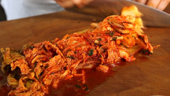 Cách nấu lẩu kim chi chua chua cay cay chuẩn vị Hàn, nghĩ đến là thèm - Ảnh 4