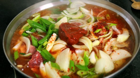 Cách nấu lẩu kim chi chua chua cay cay chuẩn vị Hàn, nghĩ đến là thèm - Ảnh 6