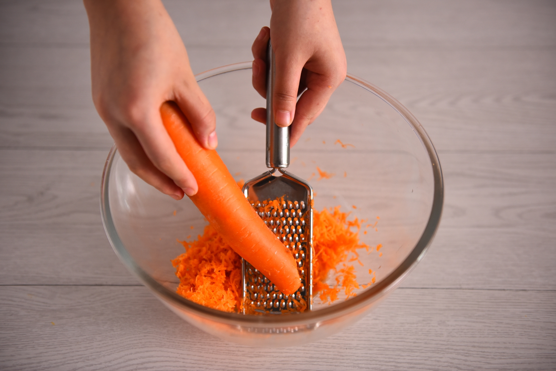 Cách làm bánh cà rốt phô mai thơm ngon để nhâm nhi cùng trà bánh - Ảnh 1