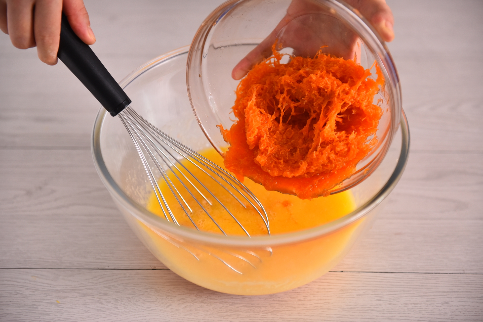 Cách làm bánh cà rốt phô mai thơm ngon để nhâm nhi cùng trà bánh - Ảnh 4