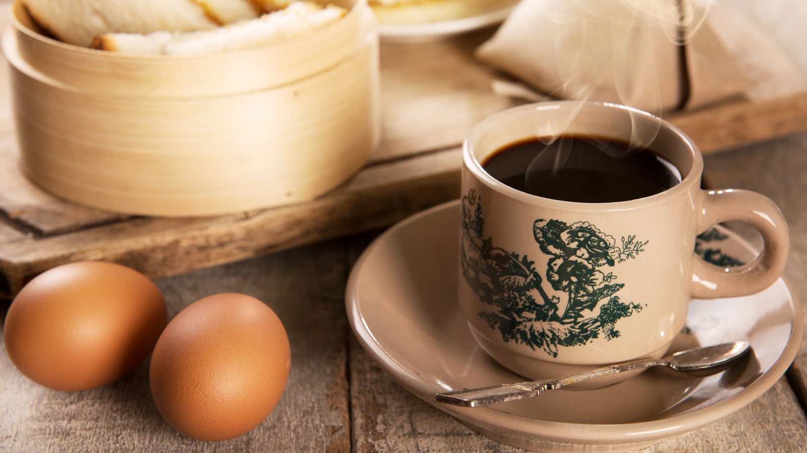 Cà phê trứng Thụy Điển, món cà phê trăm năm tuổi với cách pha chế lạ - Ảnh 1