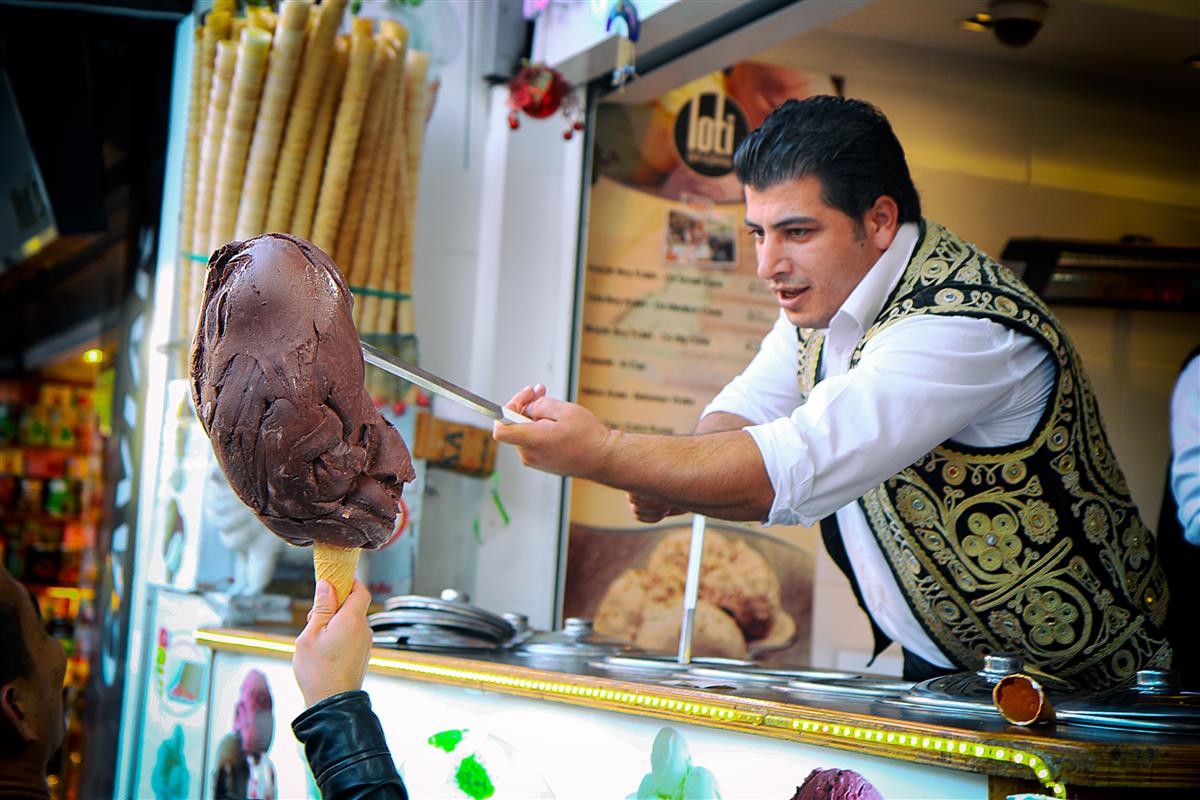 Maras Dondurma, món kem Thổ Nhĩ Kỳ dẻo dai đến mức phải mang dao ra để chặt! - Ảnh 7