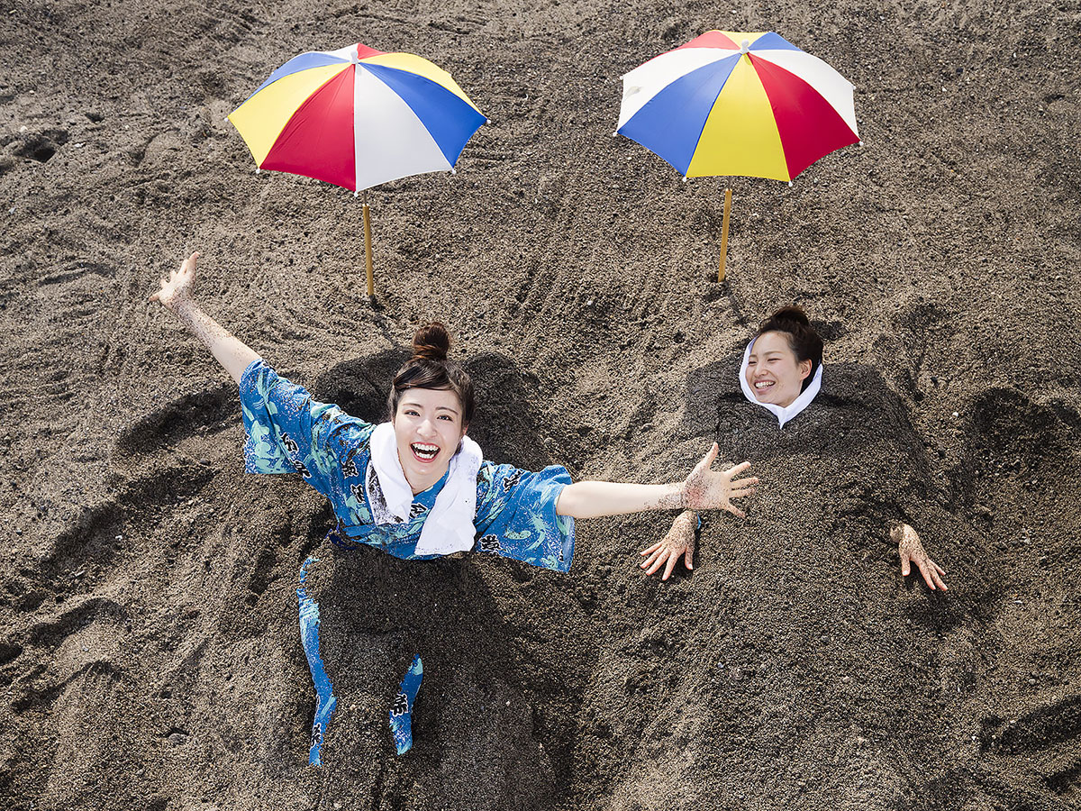 Tắm cát ở bãi biển Ibusuki, Nhật Bản, trải nghiệm trên 300 tuổi được nhiều người ưa thích - Ảnh 6