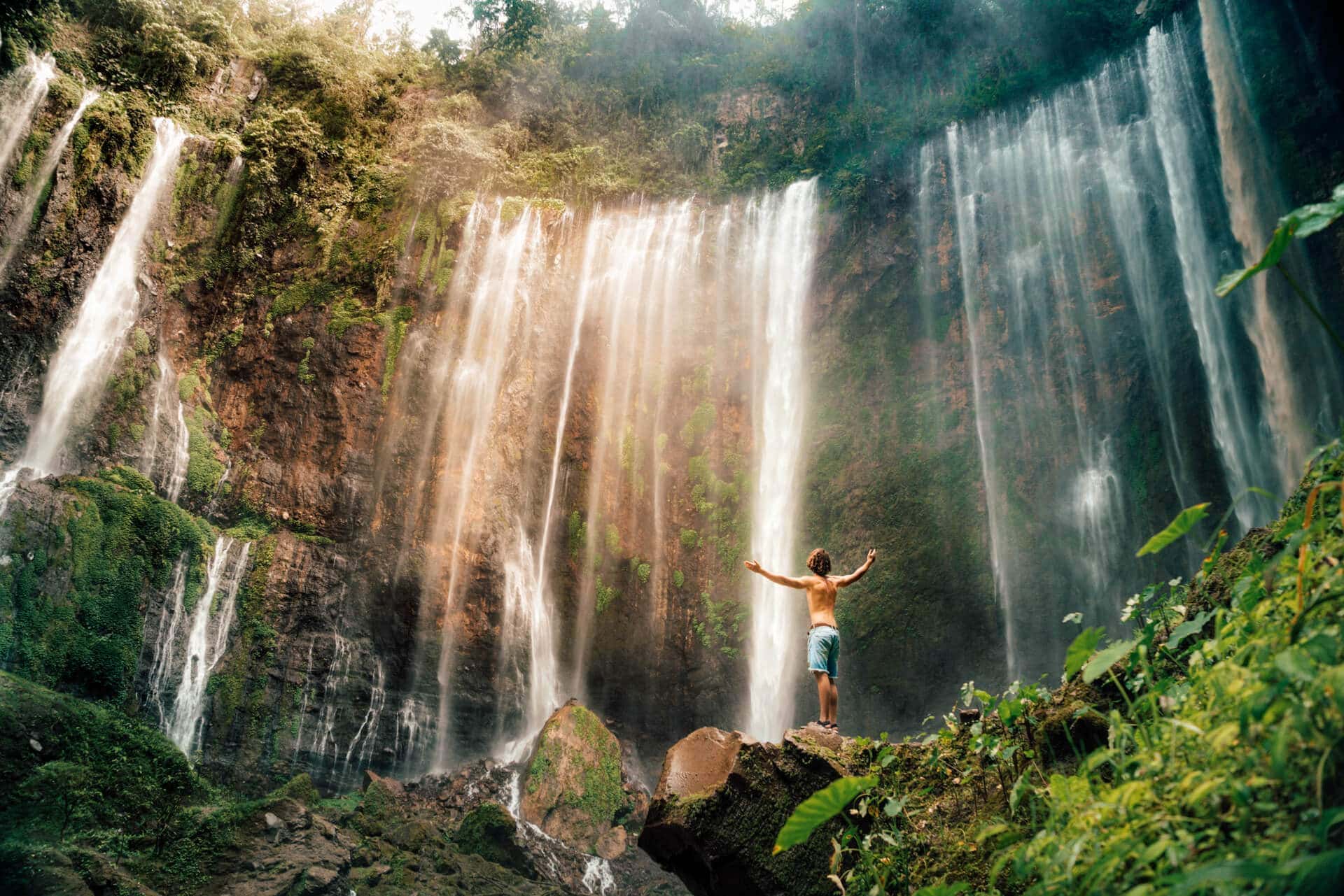 Thác nước Tumpak Sewu, thác nước có cảnh quan ngoạn mục của Indonesia - Ảnh 3
