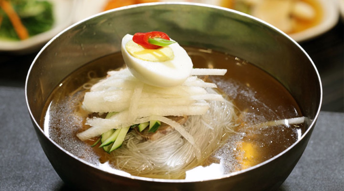 Naengmyeon được ăn ngay cả trong mùa đông.