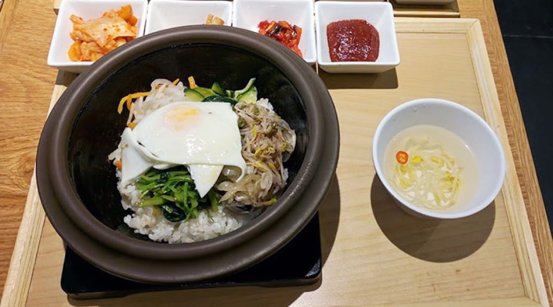 Bibimbap có nghĩa là “cơm trộn” trong tiếng Hàn.