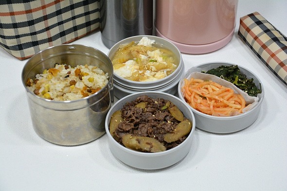 Thịt bò ở Hàn Quốc là nguyên liệu đắt đỏ nên nhiều bậc làm cha mẹ sẽ ưu tiên chuẩn bị cho con trong dịp quan trọng.