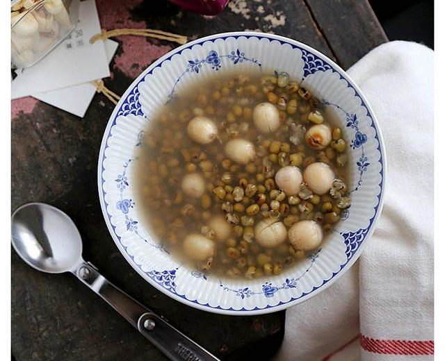 Cách nấu chè đậu xanh hạt sen thanh nhiệt giải độc